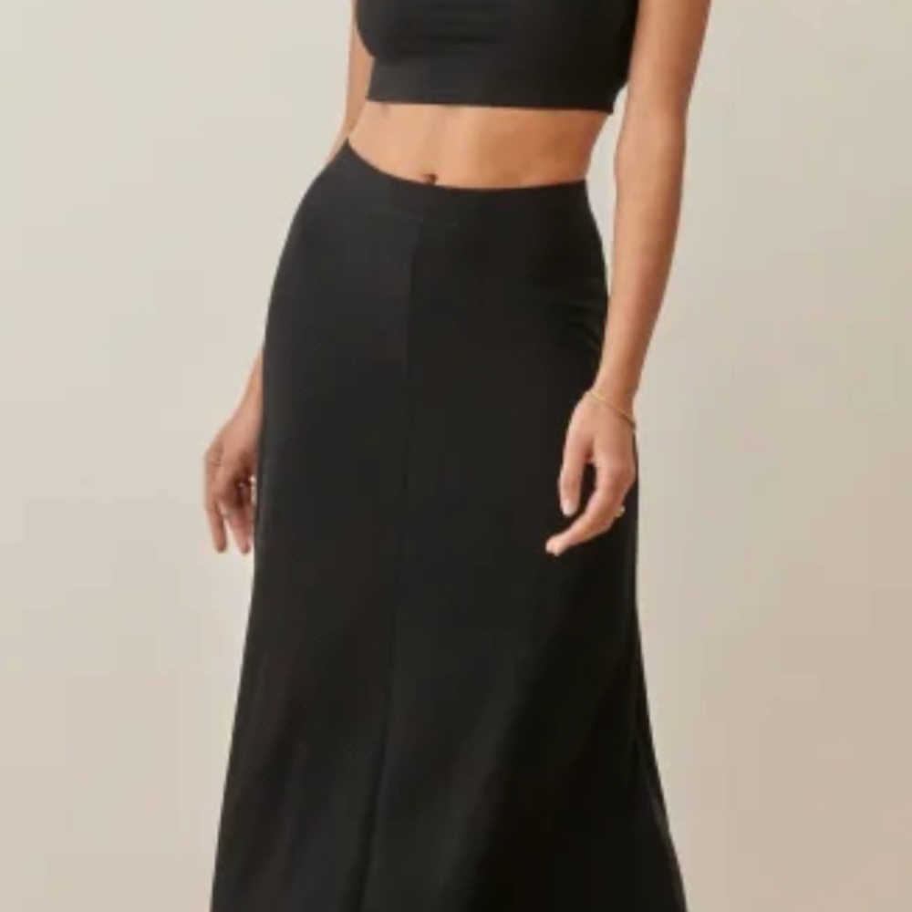 REFORMATION BLACK MAXI SKIRT - SIZE M (BLACK)